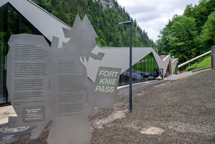 Das Besucherzentrum aus Holz soll stilistisch einem Blitz ähneln.