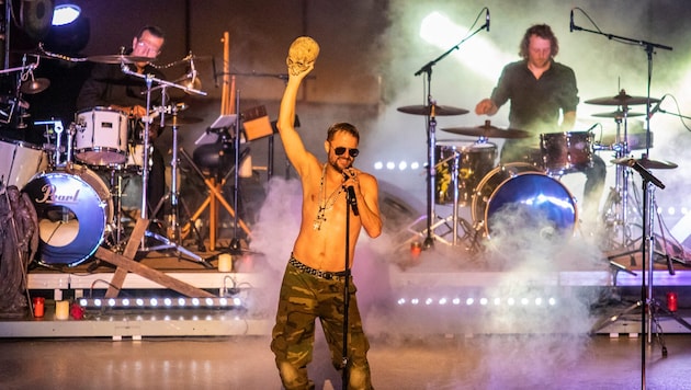 Philipp Hochmair entführt in eine neue „Jedermann“-Dimension.