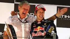 2010 jubelte Sebastian Vettel (re.) mit Helmut Marko in Abu Dhabi über den ersten WM-Titel