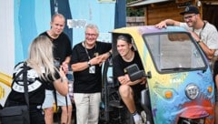 Mit dem FAM!-Mobil waren die Vier am Gelände unterwegs.