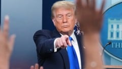 Der Supreme Court in Washington schränkte die Möglichkeit einzelner US-Bundesrichter ein, ...