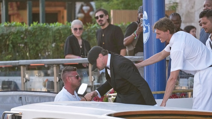 Leonardo DiCaprio wie immer mit Schirmkapperl