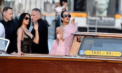 Heiße Kurven und tiefe Dekolletés: An den Kardashians kam bei der Bezos-Hochzeit niemand vorbei.