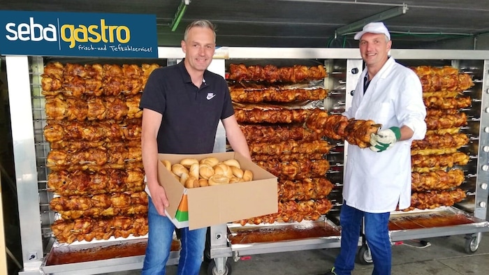 Guten Appetit – für beste Grillhendl ist gesorgt.