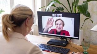 Hallo Österreich! Shirin Ebadi, iranische Friedensnobelpreisträgerin, im Zoom-Interview mit der ...