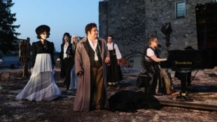 Das „Schubert, für immer und ewig“-Ensemble vor der Burg in Perchtoldsdorf.