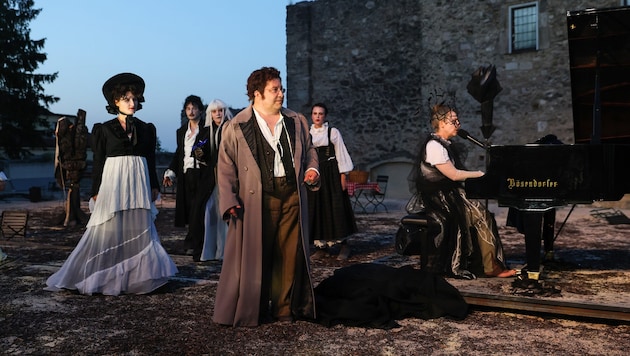 Das „Schubert, für immer und ewig“-Ensemble vor der Burg in Perchtoldsdorf.