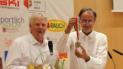 Der neue VSV-Präsident Peter Scrivener (r.) bekam von seinem Vorgänger Walter Hlebayna ...