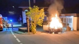 Das Auto der Niederländer stand in Vollbrand.