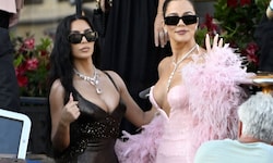 Sister Act in Venedig: Während Khloé Kardashian in einem rosafarbenen Pailletten-Traum mit ...