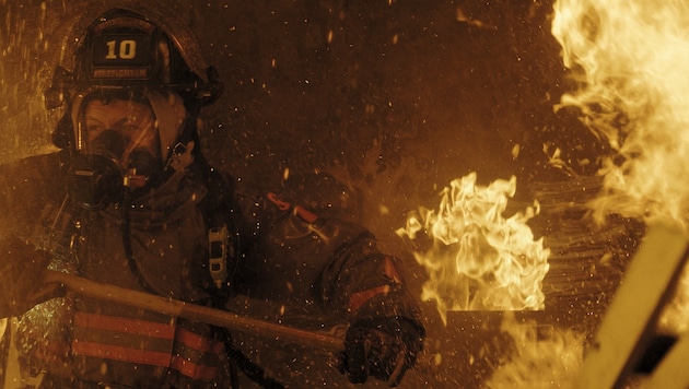 Spektakuläre Feuerszenen gibt es zur Genüge zu sehen in der neuen Serie „Smoke“, in der der ...