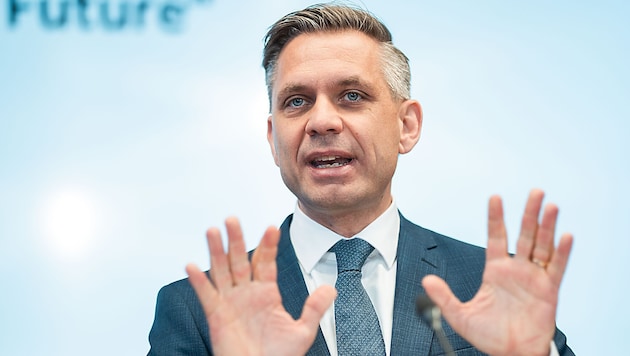 Wirtschaftsminister Wolfgang Hattmannsdorfer spricht von einer „Lifestyle-Freizeitwelle“. Das ...