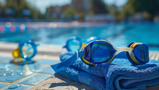 Neun Mädchen berichteten von Missbrauch in einem Freibad. Bei den Verdächtigen handelt es sich ...