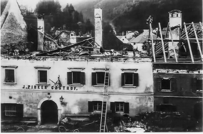„Drei Tage nach dem Brandausbruch, sah ich vom Petersberg die vielen rauchenden Ruinen“.
