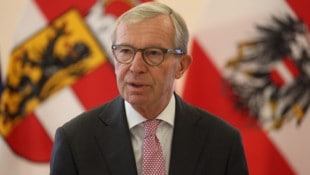 Wilfried Haslauer tritt am Mittwoch mit 69 Jahren nach zwölf Jahren als Landes- hauptmann ...