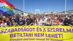 200.000 Menschen sollen bei der Pride-Parade in Budapest mitgefeiert haben. 