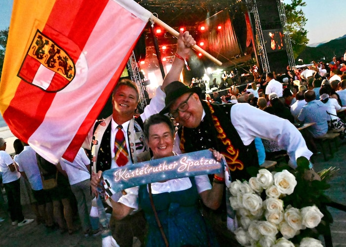 Glückliche Kärntner Fans.