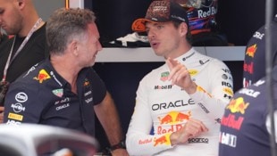Max Verstappen (re.) im Gespräch mit Christian Horner