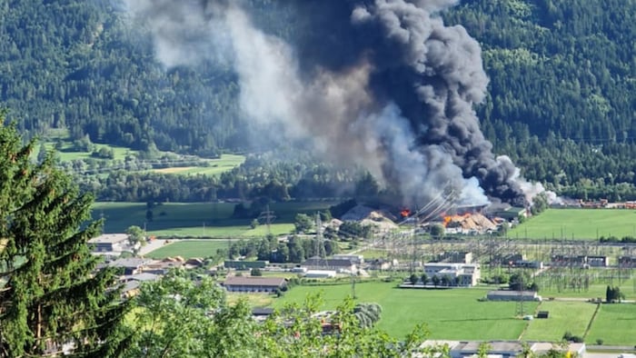 Aufgrund der Rauchentwicklung wurde in sieben Gemeinden AT-Alert ausgelöst.