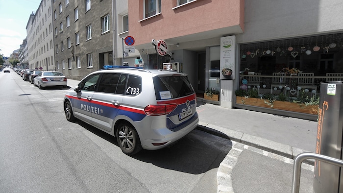 Die Nachbarn alarmierten die Polizei wegen Geruchsbelästigung.