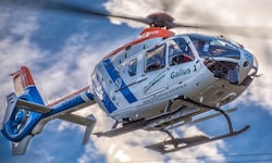 Der Rettungshubschrauber Gallus eins musste den Abgestürzten in den Schockraum des LKH Feldkirch ...