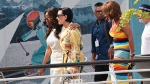 Oprah Winfrey, Kris Jenner und Gayle King am Flughafen der Lagunenstadt