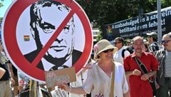 Die Teilnehmer traten für jene Werte ein, die ihrer Ansicht nach von Viktor Orbán mit Füßen ...