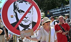 Die Teilnehmer traten für jene Werte ein, die ihrer Ansicht nach von Viktor Orbán mit Füßen ...