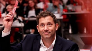 Deutschlands Vizekanzler Lars Klingbeil auf einem Parteitag der SPD