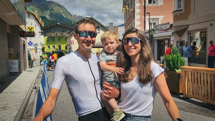 Hannes Fankhauser vor dem Rennstart mit seiner Frau Carolin und Sohn Vinzenz-Elias (20 Monate)