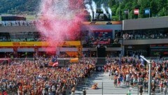Tausende Fans nahmen zum Abschied die Strecke in Beschlag.