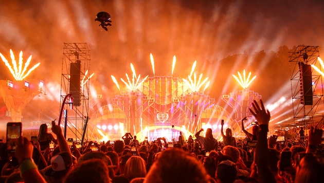 180.000 Besucher werden zur zwölften Ausgabe des Electric Love Festivals (ELF) am Salzburgring ...