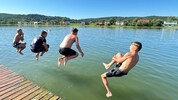 Freibäder und Badeseen: Ein Sprung ins Wasser sorgt für Abkühlung.
