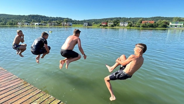 Freibäder und Badeseen: Ein Sprung ins Wasser sorgt für Abkühlung.