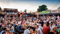 Die Jugendlichen werden unter anderem die Westernstadt Lucky Town besuchen.