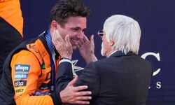 Bernie Ecclestone durfte Lando Norris eine Medaille überreichen.