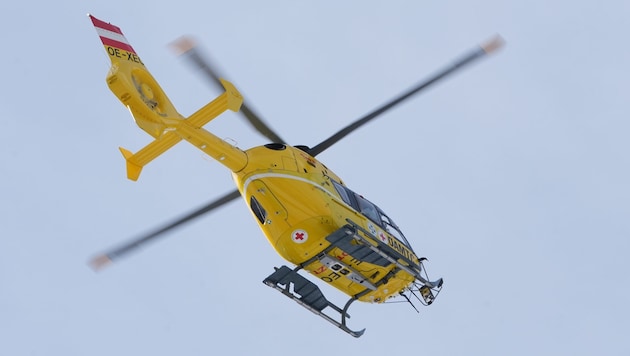 Einer der Arbeiter musste mit dem Hubschrauber ins Krankenhaus geflogen werden.