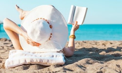 Relaxen und entspannen: Wir erklären Ihnen, was Sie bzw. Ihr Chef in Ihrem Urlaub dürfen.