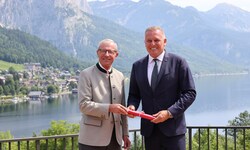 Salzburgs Landeshauptmann Wilfried Haslauer übergab das Staffelholz an den steirischen ...