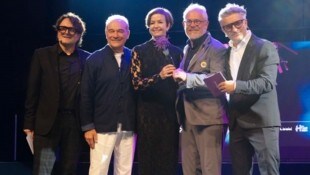 Sergi Bancells, Tony Rizzo, Susanne Stein, Peter F. Pfister und Mikel Luzea bei der Verleihung ...