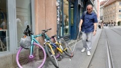 Fahrräder, wie hier in der Grazer Murgasse, können für Menschen mit Sehbehinderung zur ...