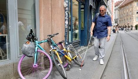 Fahrräder, wie hier in der Grazer Murgasse, können für Menschen mit Sehbehinderung zur ...
