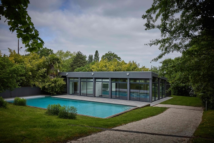 Karl Lagerfeld soll nur eine Nacht in dem Poolhaus seiner Villa verbracht haben.