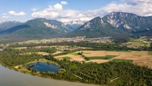 Blick auf Ferlach und dahinter das Felsmassiv der Koschuta. In Ferlach wurden am 26. Juni enorme ...