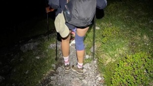 Schlechte Ausrüstung: Mehrere Letten wagten sich mit Turnschuhen auf eine hochalpine Wanderung ...