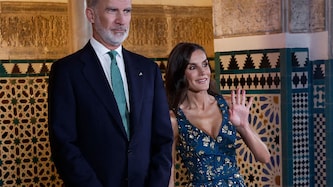Königin Letizia wusste modisch wieder einmal zu begeistern. Zum Empfang in Sevilla trug sie ein ...