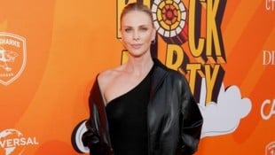 Charlize Theron lästerte am Wochenende gegen die Hochzeit von Amazon-Milliardär Jeff Bezos und ...
