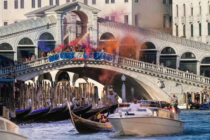 In Venedig wurde auch am Wochenende noch gegen die Bezos-Hochzeit protestiert.