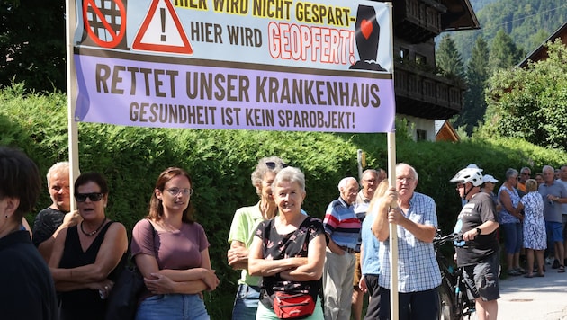 Rund 300 Ausseer demonstrierten am Montag in Grundlsee.
