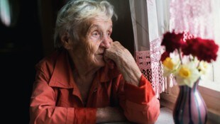 Jeder sechste Mensch weltweit ist von Einsamkeit betroffen.